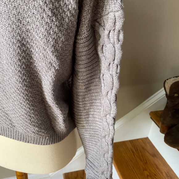 NWT Anthropologie Grey  4SI3NNA Long Sleeve Cropped Cable Sweater Small - Picture 7 of 7